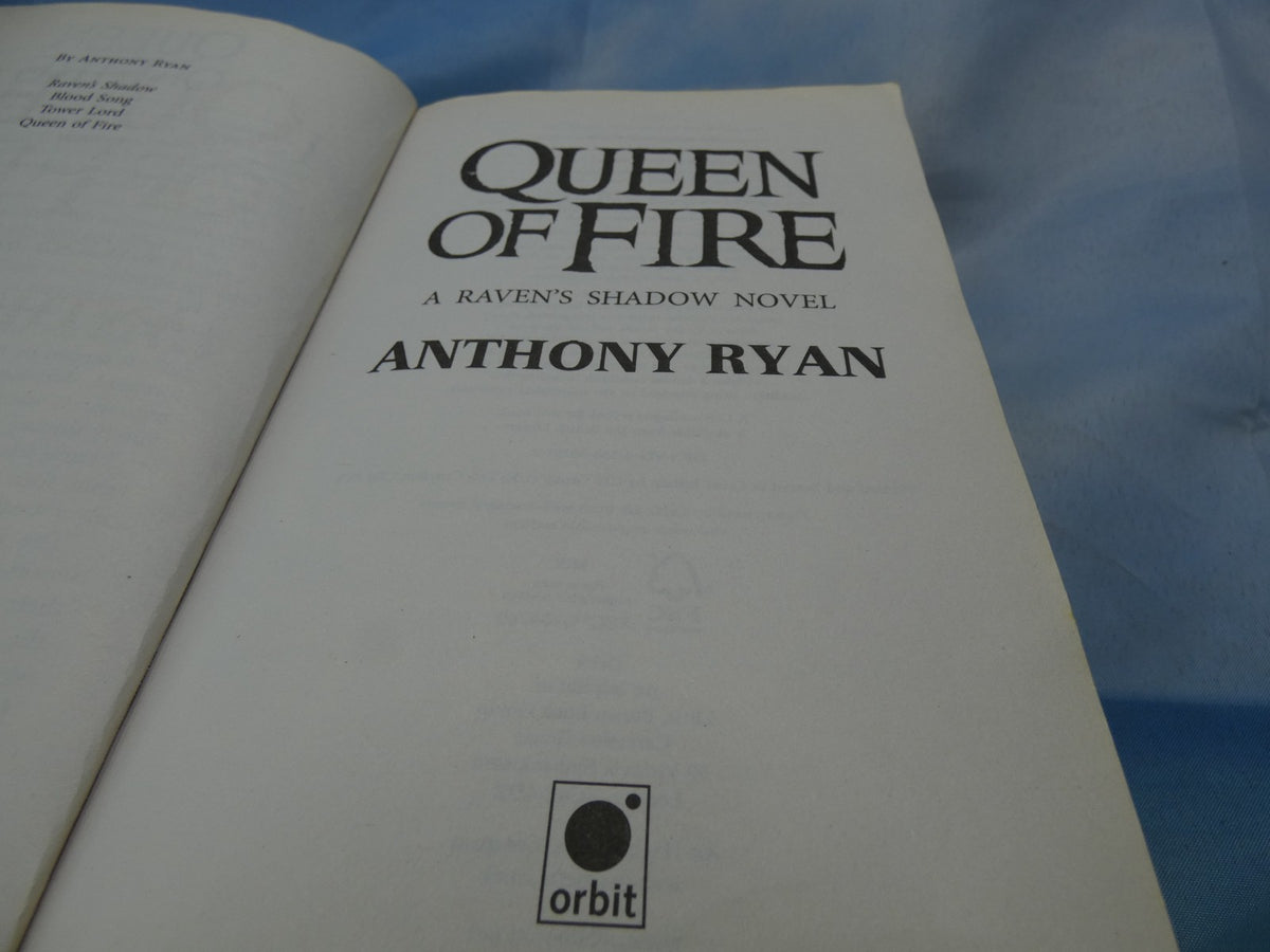 Raven's Shadow Book 3: Queen of Fire by Anthony Ryan (PB, 2016) + Free Post