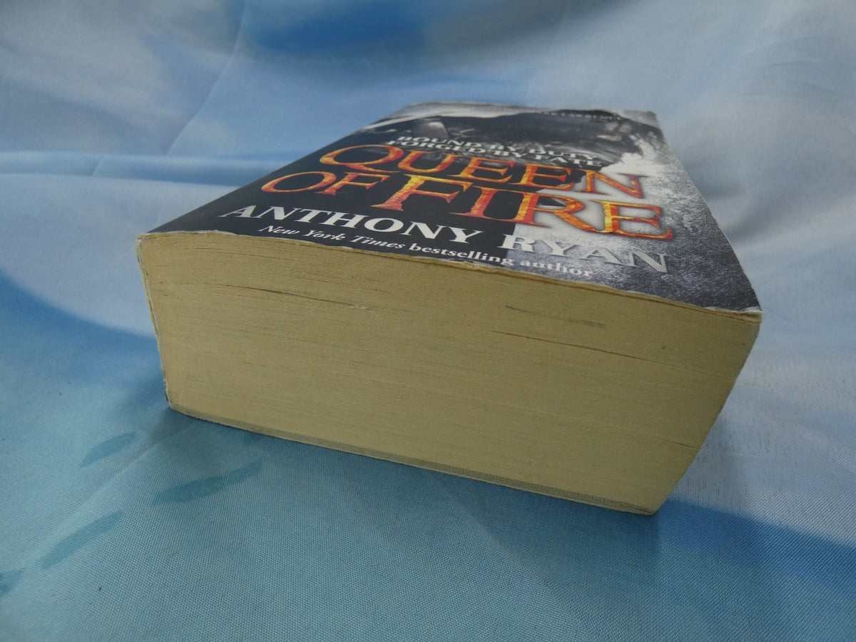 Raven's Shadow Book 3: Queen of Fire by Anthony Ryan (PB, 2016) + Free Post