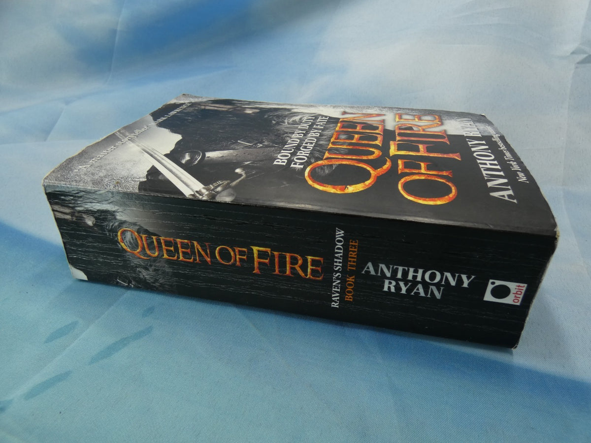 Raven's Shadow Book 3: Queen of Fire by Anthony Ryan (PB, 2016) + Free Post