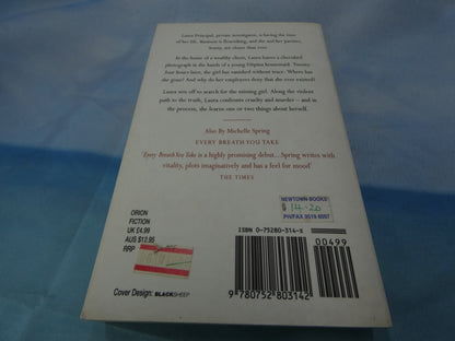 Running For Shelter (A Laura Principal mystery)-Michelle Spring + Free Postage